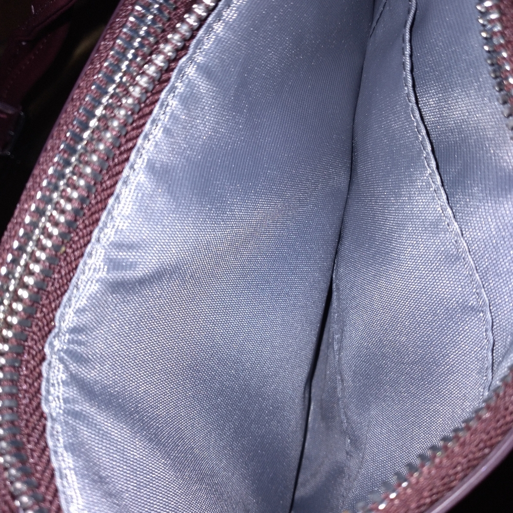 🔇 Sale $90 TUMI Gallery Crossbody - Picture 11 of 16